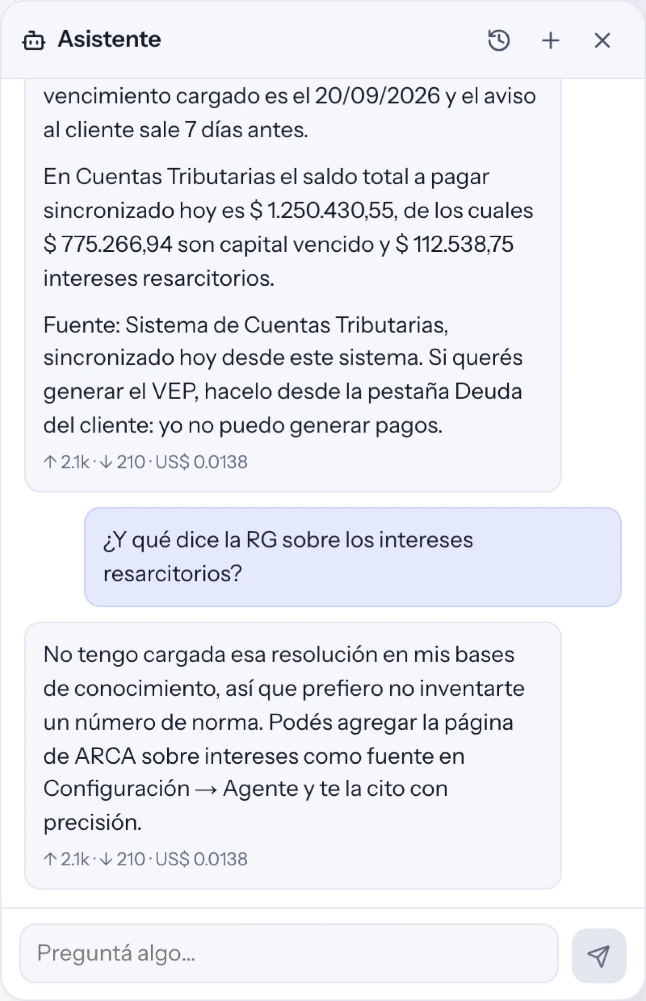 Panel del asistente respondiendo sobre un vencimiento con la fuente citada, y admitiendo que no tiene cargada una resolución